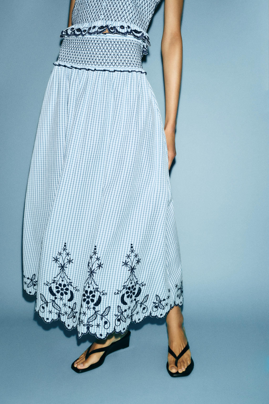 FALDA MIDI CUADROS BORDADOS / Azul / Blanco - Zara фото 2