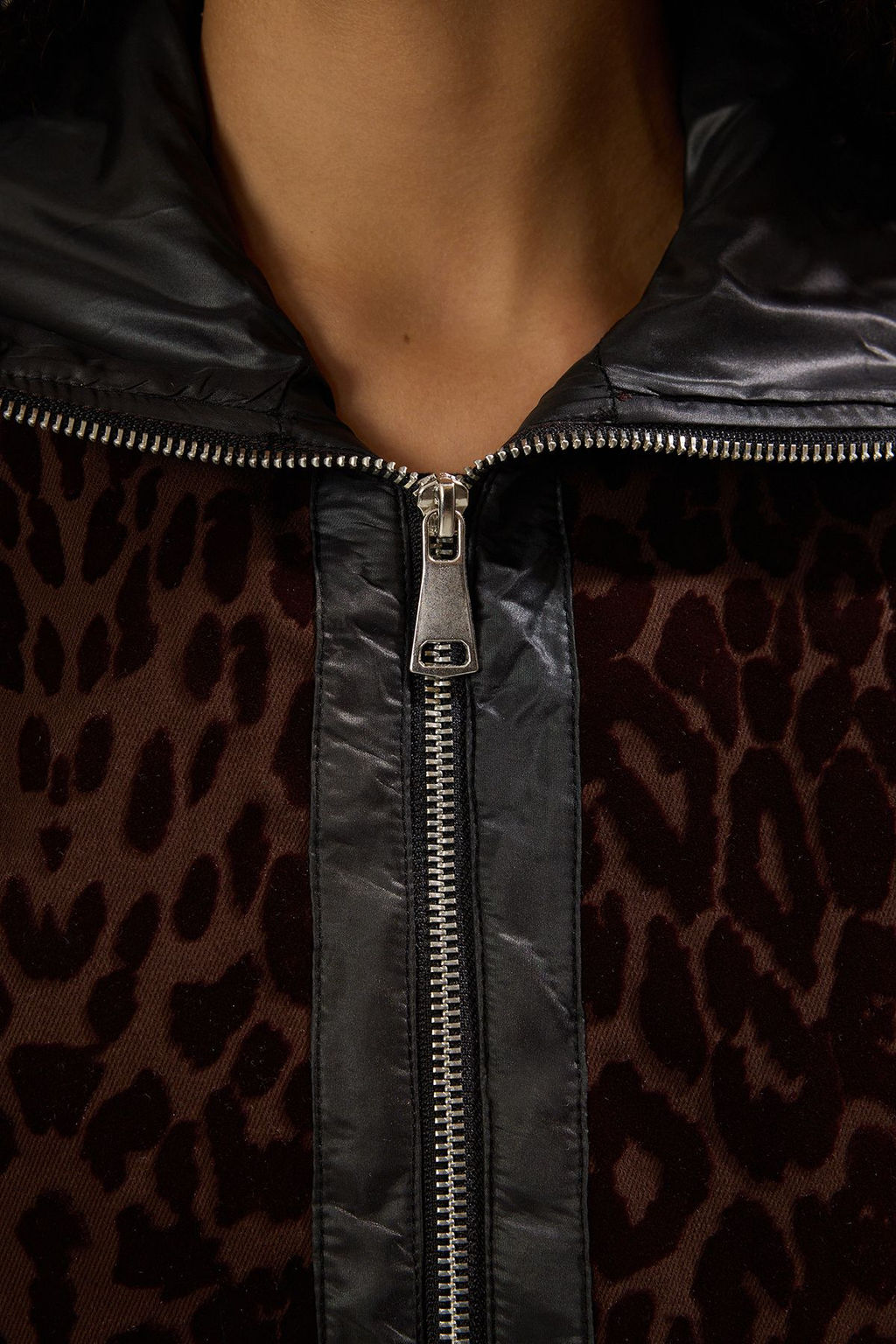TRENDYOLMILLA Kahverengi Regular Leopar Desenli Ince Ceket Mont TWOSS25MO00023  фото 3