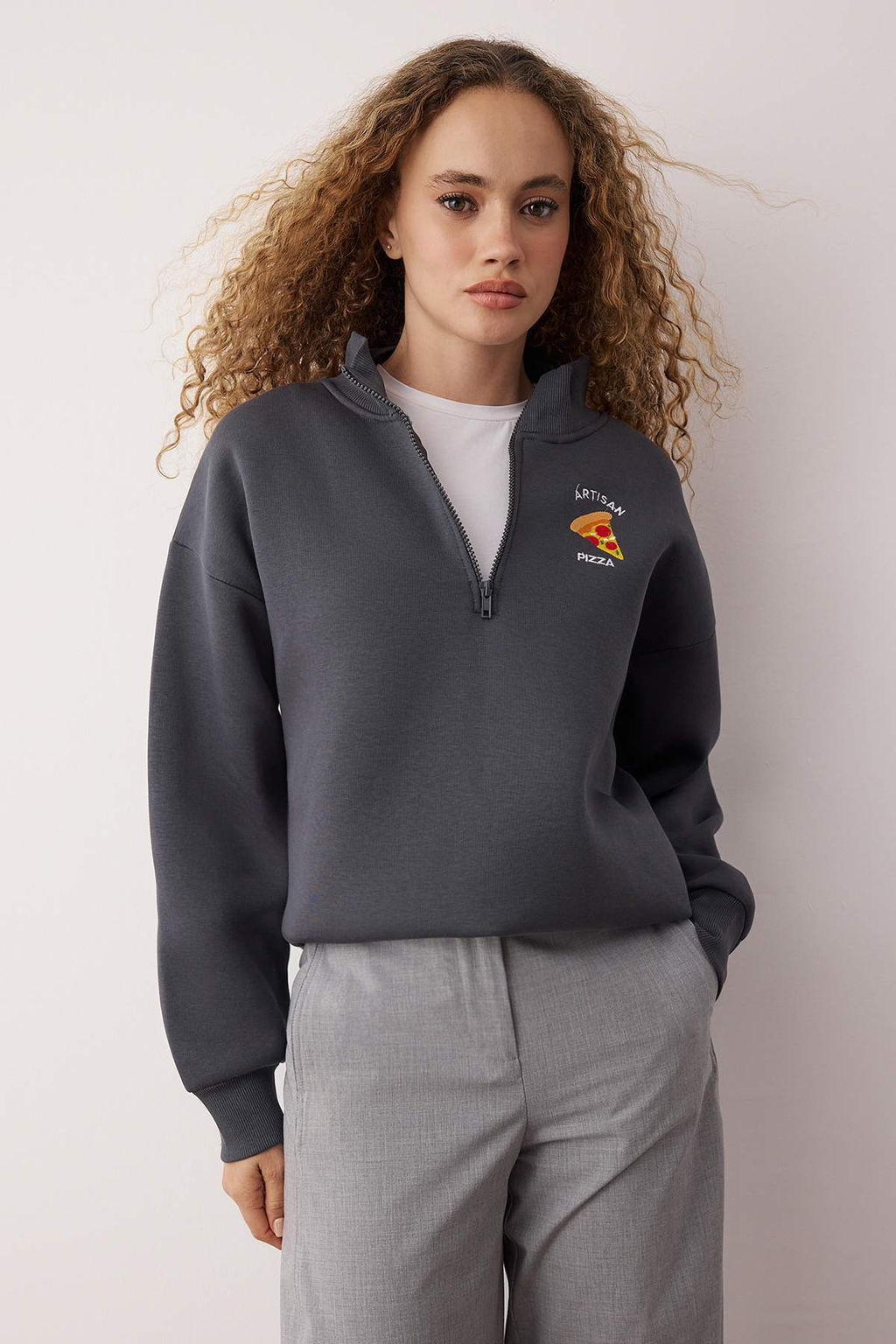Antrasit Kal?n Ici Polarl? Fermuarl? Dik Yaka Pizza Bask?l? Orme Sweatshirt TWOAW26SW00182 - Trendyolmilla фото 2