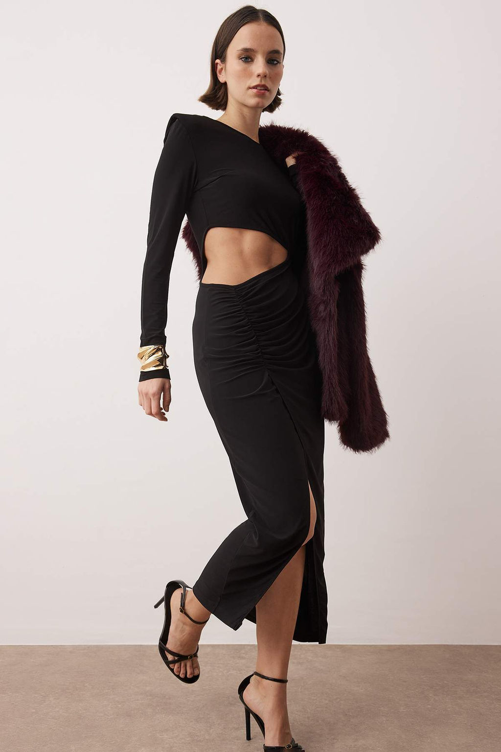 Trendyolmilla Siyah Kruvaze Yaka Cut Out/Pencere Detayl? Orme S?k Abiye Elbise TPRAW23EL00272 фото 18