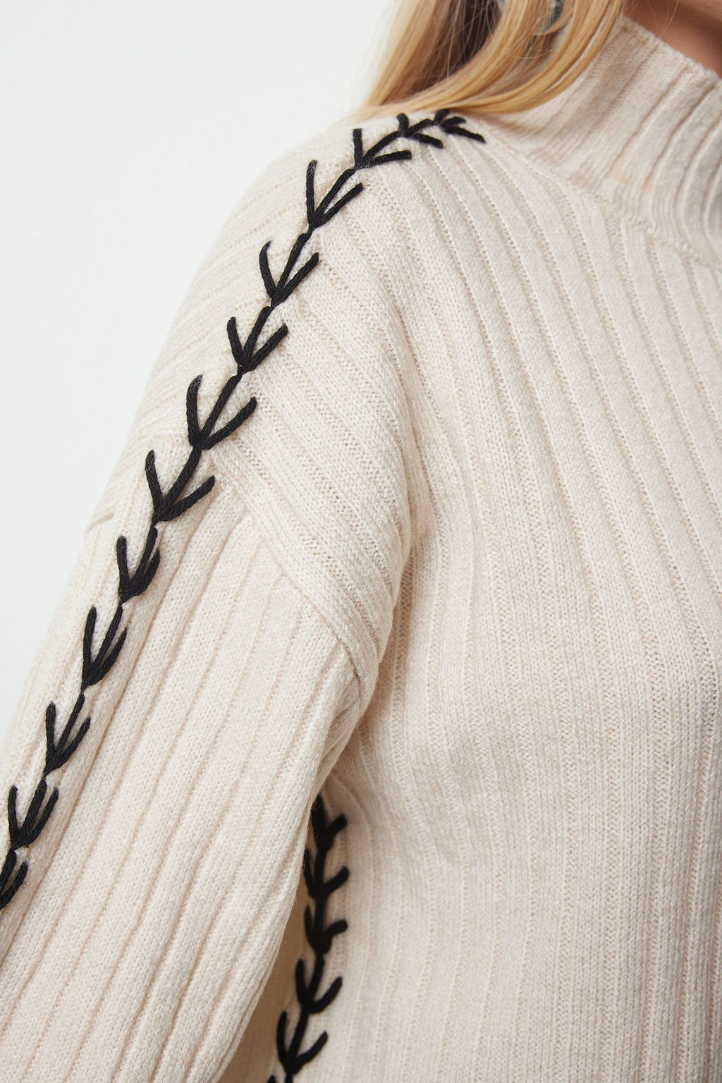 Tas Dik Yaka Nak?sl? Yumusak Dokulu Genis Kal?p Triko Kazak TWOAW25KZ00181 - Trendyolmilla фото 4