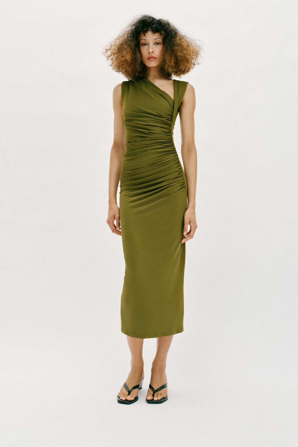 VESTIDO MIDI DRAPEADO / Oliva