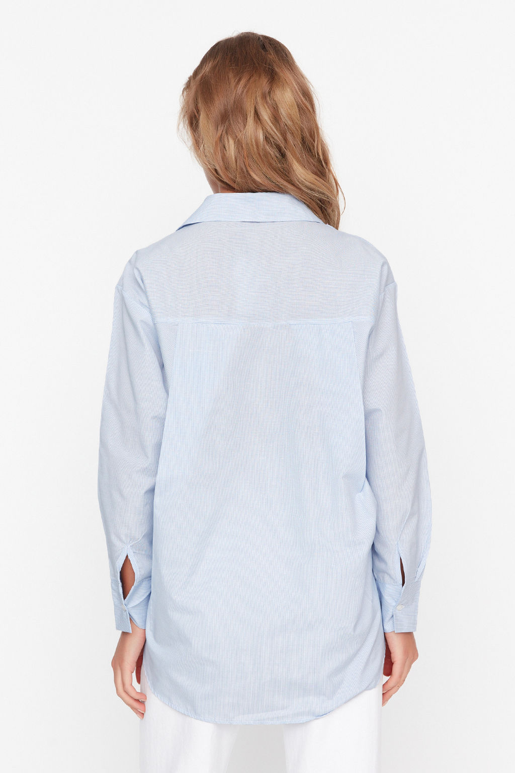 Ac?k Mavi Ince Cizgili Tek Cepli Boyfriend/Genis Kal?p Pamuklu Dokuma Gomlek TWOAW20GO0115