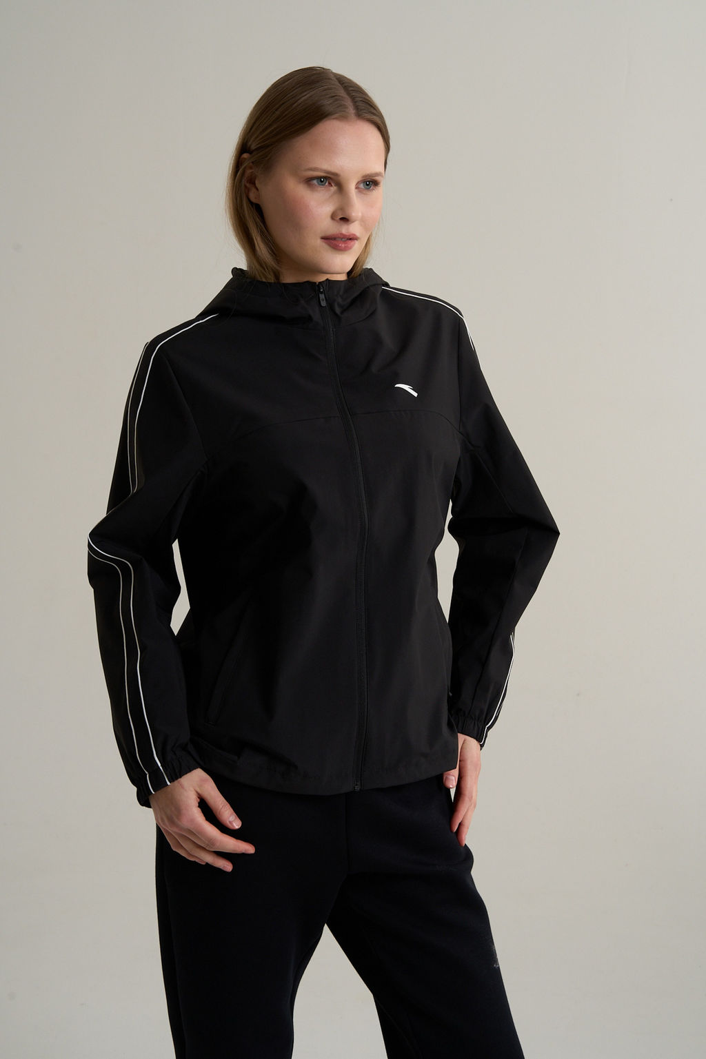 Ветровка Черный TRN ESSENTIAL Woven Track Top - Anta фото 2