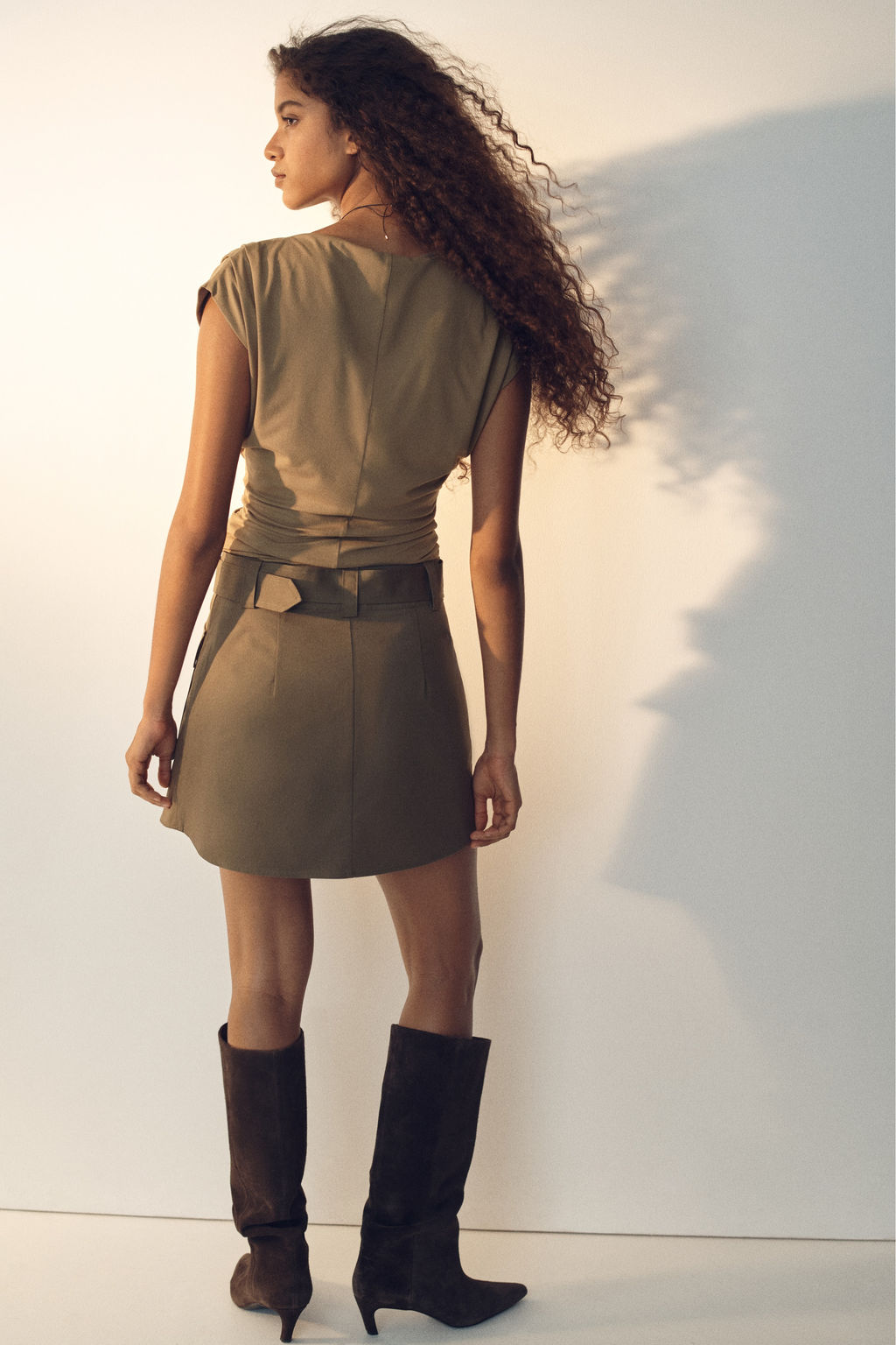 Top drapeado con escote barco - H&m фото 7