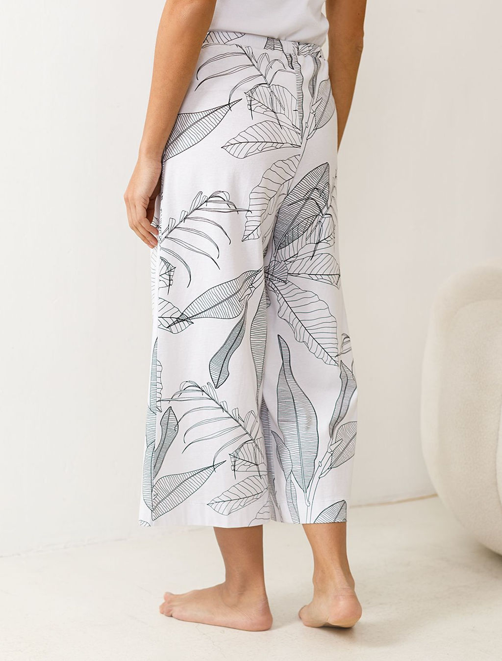 Укороченные широкие брюки кюлоты c принтом на резинке из 100% хлопка - Vilatte фото 3