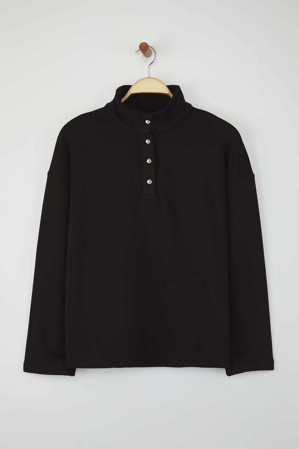 Siyah Oversize/Genis Kal?p Dugme Detayl? Dik Yaka Kal?n Orme Sweatshirt TWOAW26SW00027