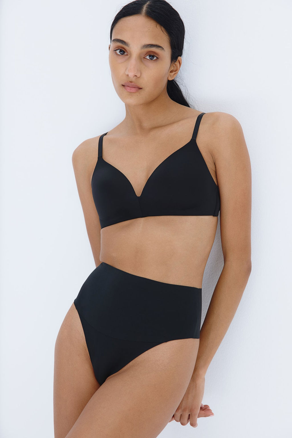 Sujetador de microfibra acolchado sin aros - H&m фото 2