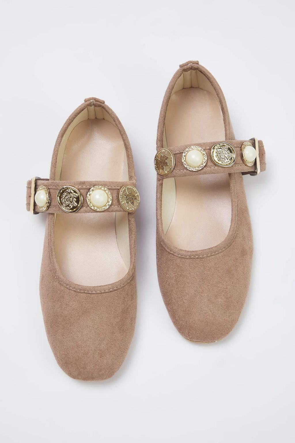 Trendyol Shoes Siyah Tokal? Aksesuar Detayl? Yuvarlak Burun Tuvit Mary Jane Kad?n Babet TAKSS25BE00011