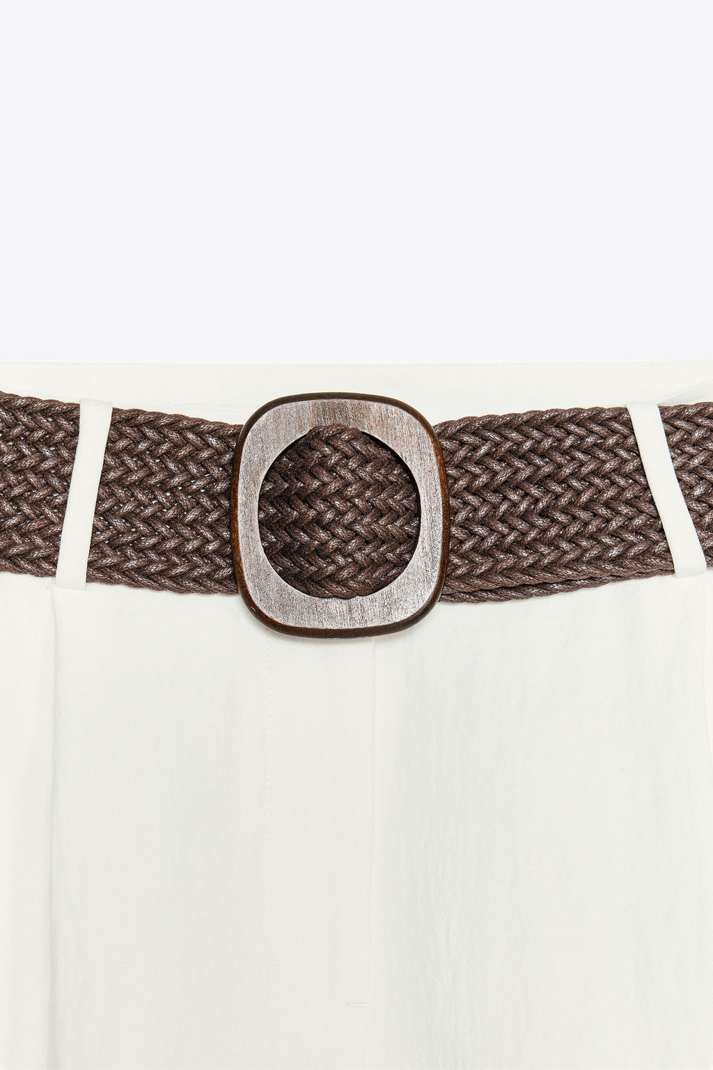 BERMUDA SHORTS WITH DARTS AND BELT