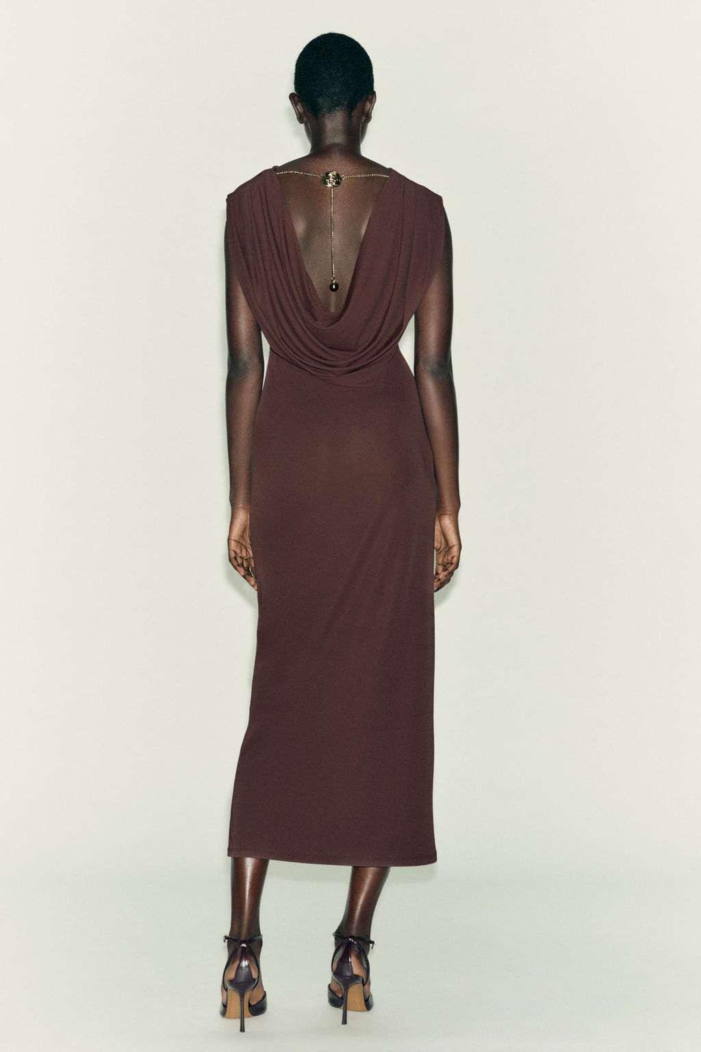 OPEN BACK DRESS WITH CHAIN DETAIL - Zara фото 5