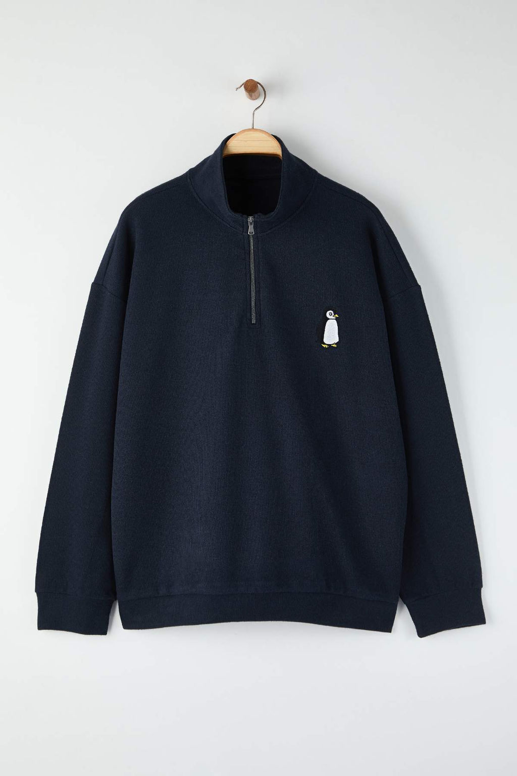 Lacivert Yeni Oversize Buyuk Beden Dokulu Dik Yaka Penguen Nak?sl? Sweatshirt TMNAW26AO00000