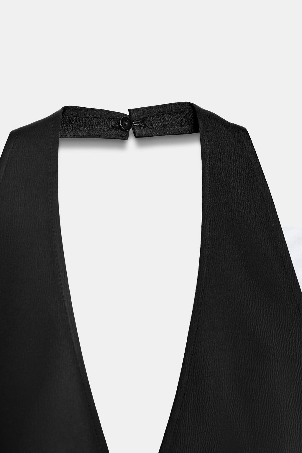 TOP HALTER SATINADO / Negro