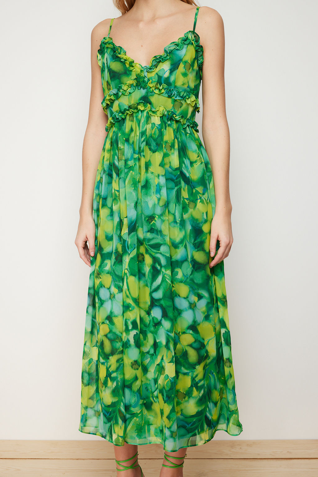 TRENDYOLMILLA Ekru Cicek Desenli A-Kesim F?rf?r Detayl? Astarl? Sifon Maxi Dokuma Elbise TWOSS23EL02013 фото 28