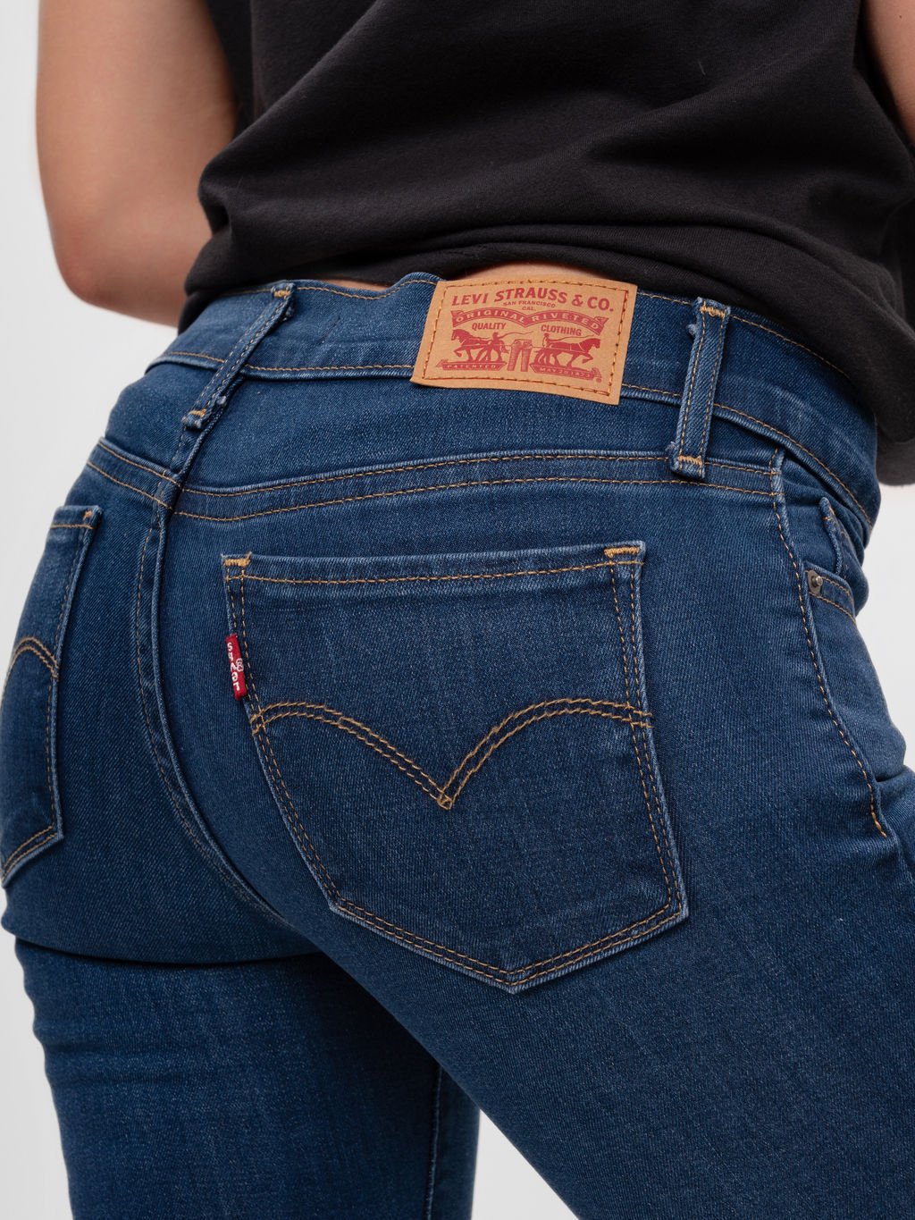 Джинсы женские