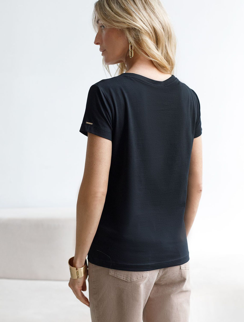 D49.109 Футболка женская черный