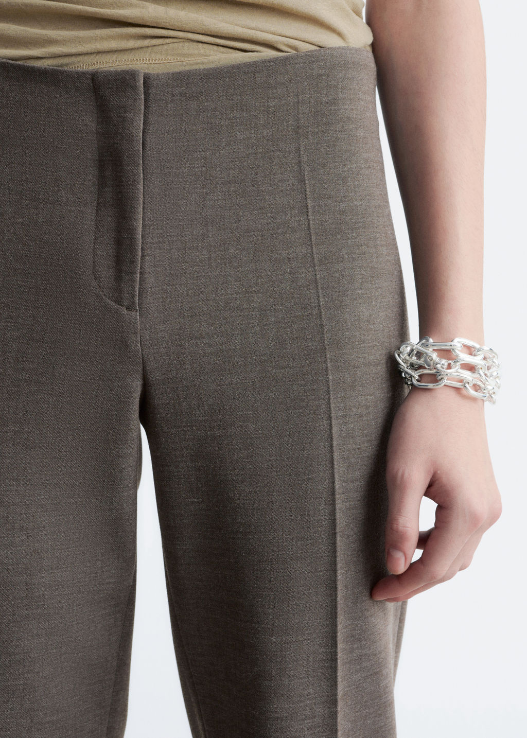 Pantalones con pliegues marcados entallados - H&m фото 8