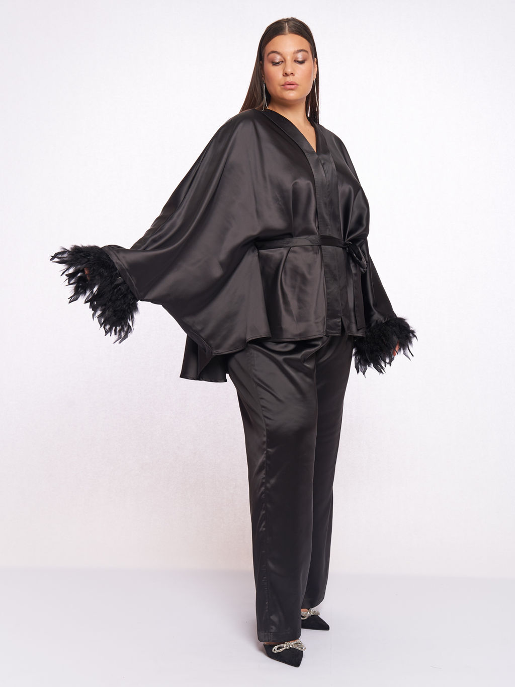 Блузка атласная с перьями TBL73637BLK01 - Артесса фото 4