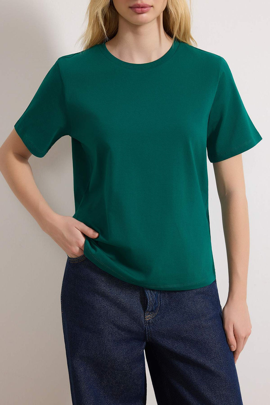 Zumrut Yesili-Ekru %100 Pamuk Bisiklet Yaka 2li Paket Orme T-Shirt TWOSS20TS0141