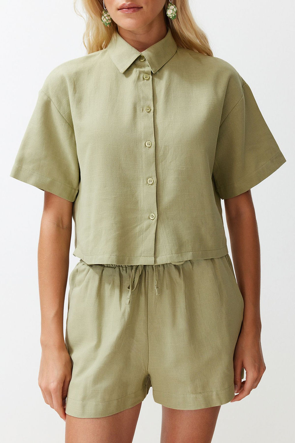 Yesil Dokuma Keten Gorunumlu Gomlek Sort Plaj Tak?m TBESS24AU00054 - Trendyolmilla фото 5