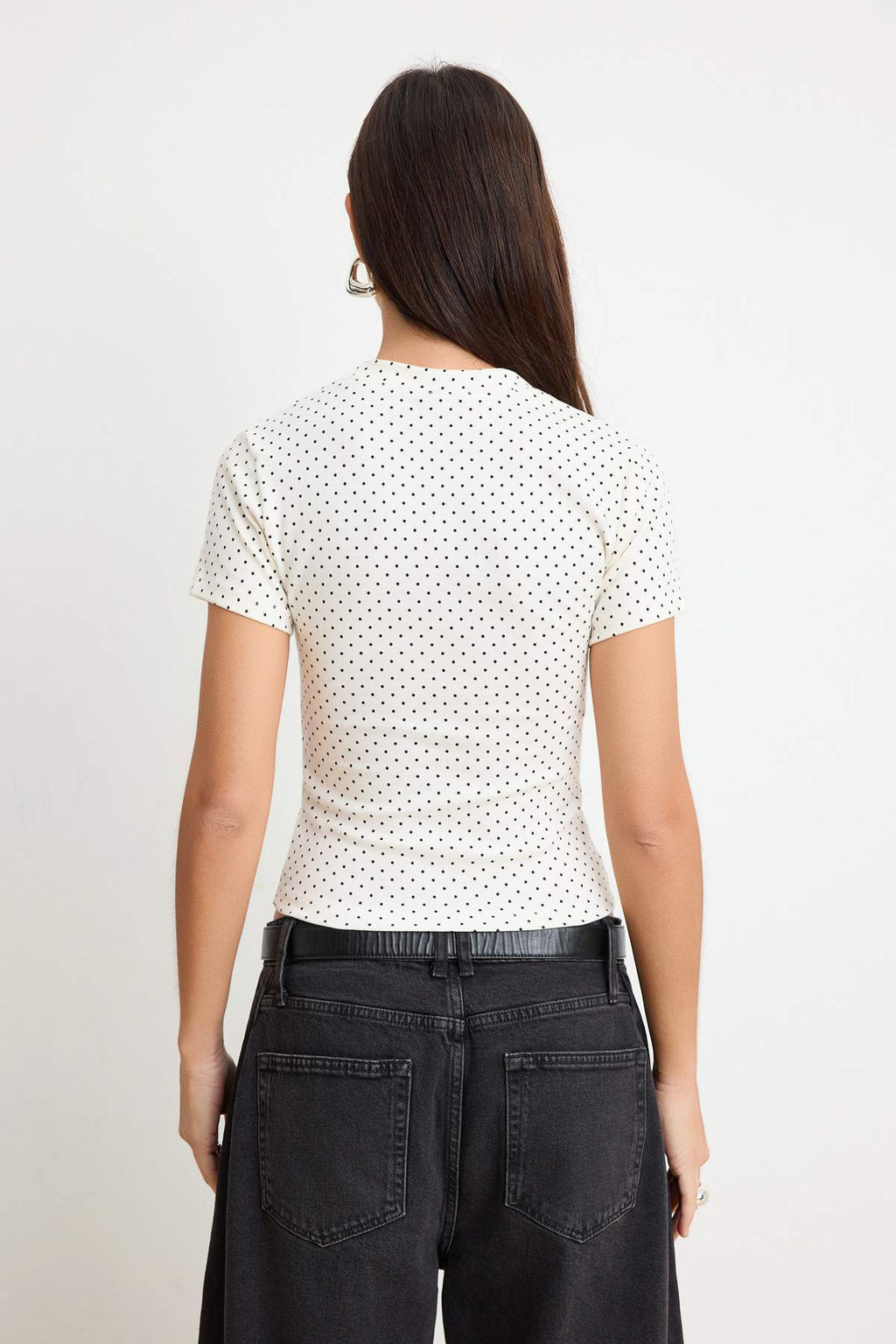 Ekru Puantiyeli Fitted/Vucuda Oturan K?sa Kollu Orme T-Shirt TWOSS26TS00311 - Trendyolmilla фото 4