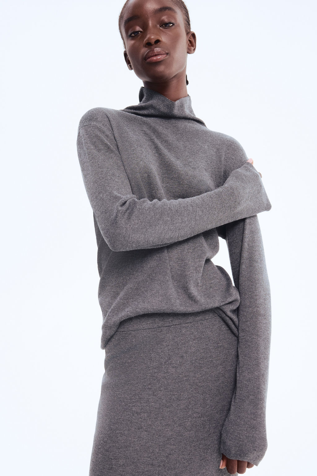 Top de punto fino con cuello perkins - H&m фото 6