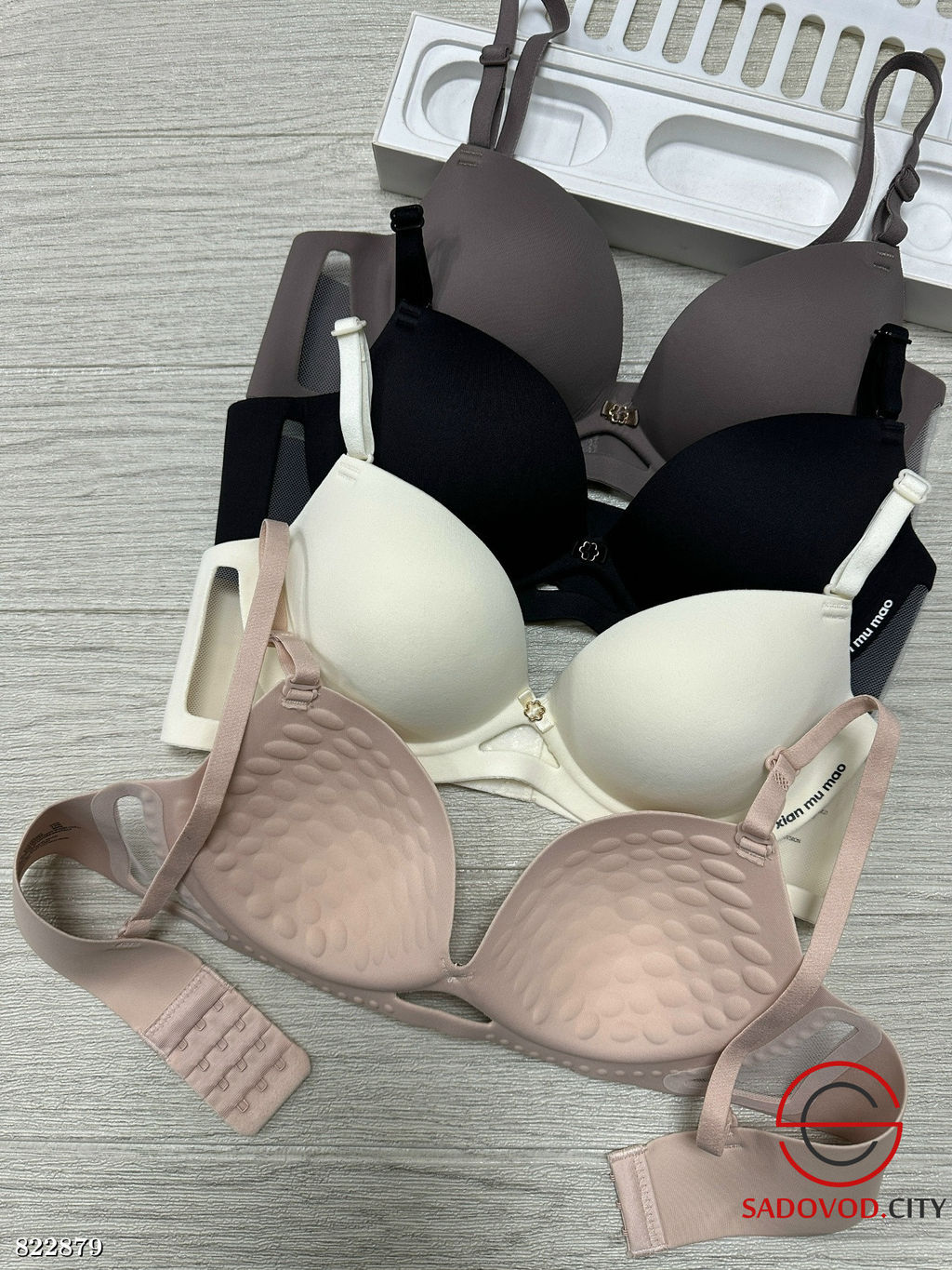 Бюстгальтер без косточек бесшовный гладкий