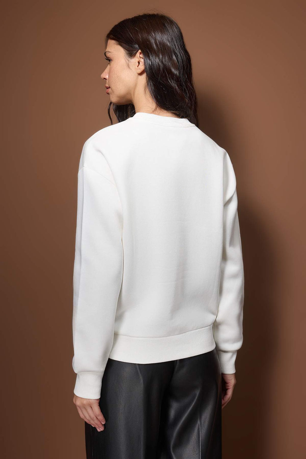 Ekru Kal?n Ici Polarl? Regular/Normal Kal?p Nak?sl? Orme Sweatshirt TWOAW26SW00253 - Trendyolmilla фото 4