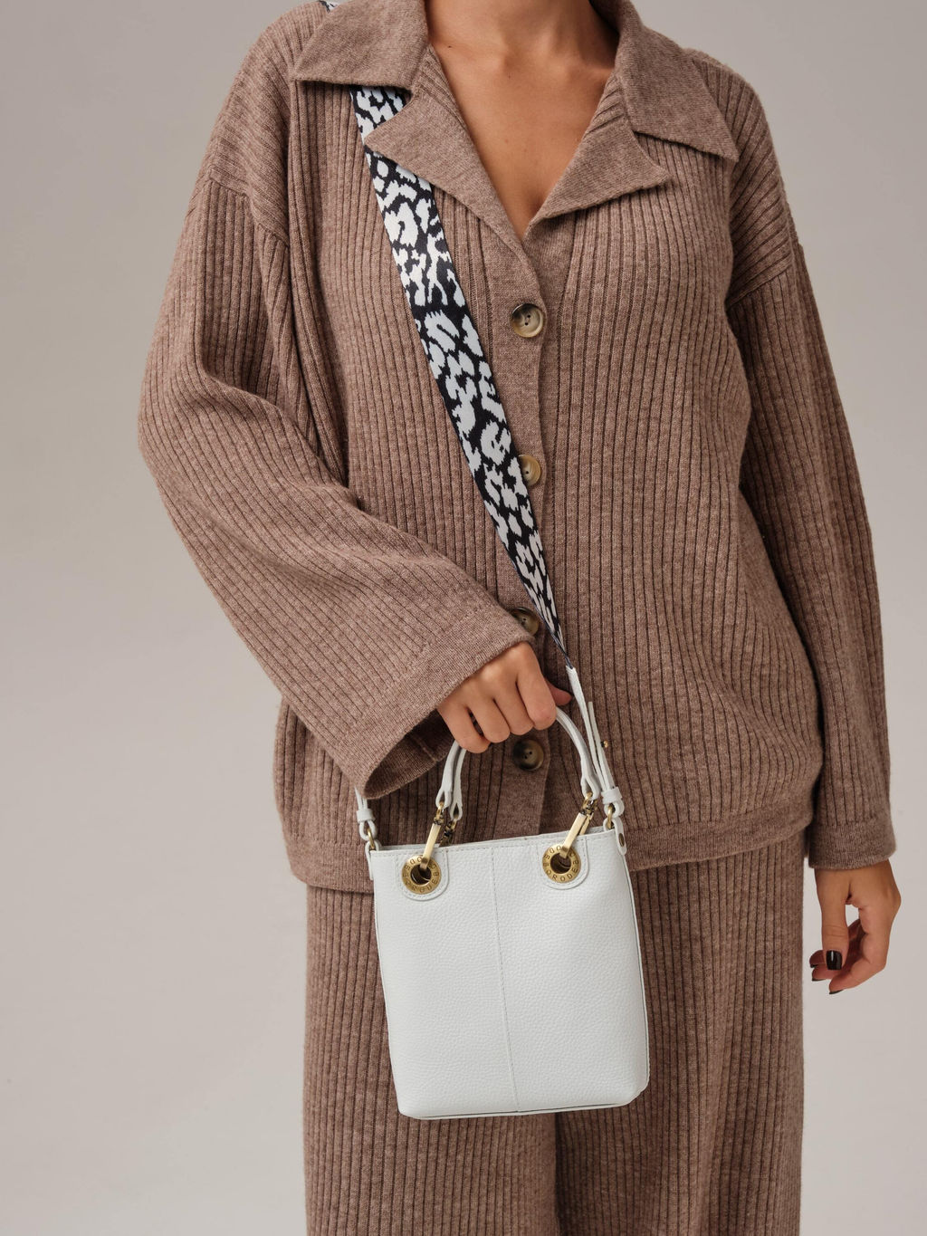 Сумка кожаная кросс-боди Deboro 30347 белый