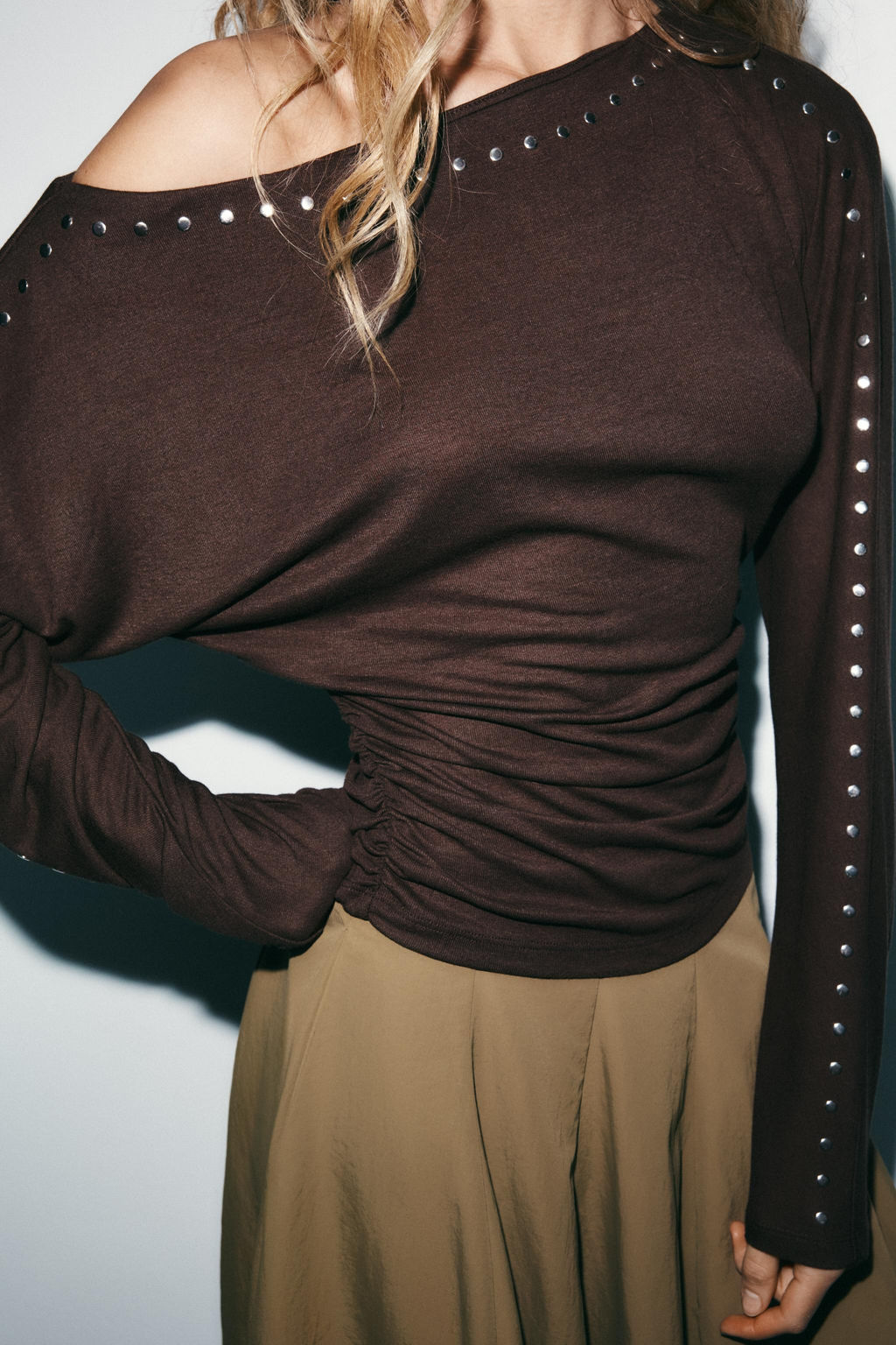 CAMISETA TACHAS MANGA LARGA / Marr?n oscuro - Zara фото 3