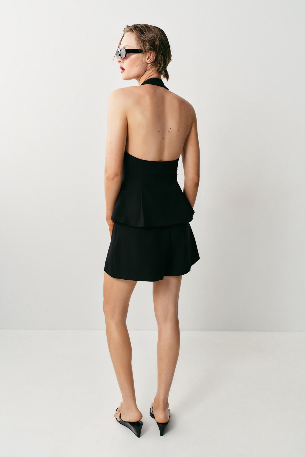 TOP CHALECO HALTER BOT?N FORRADO / Negro