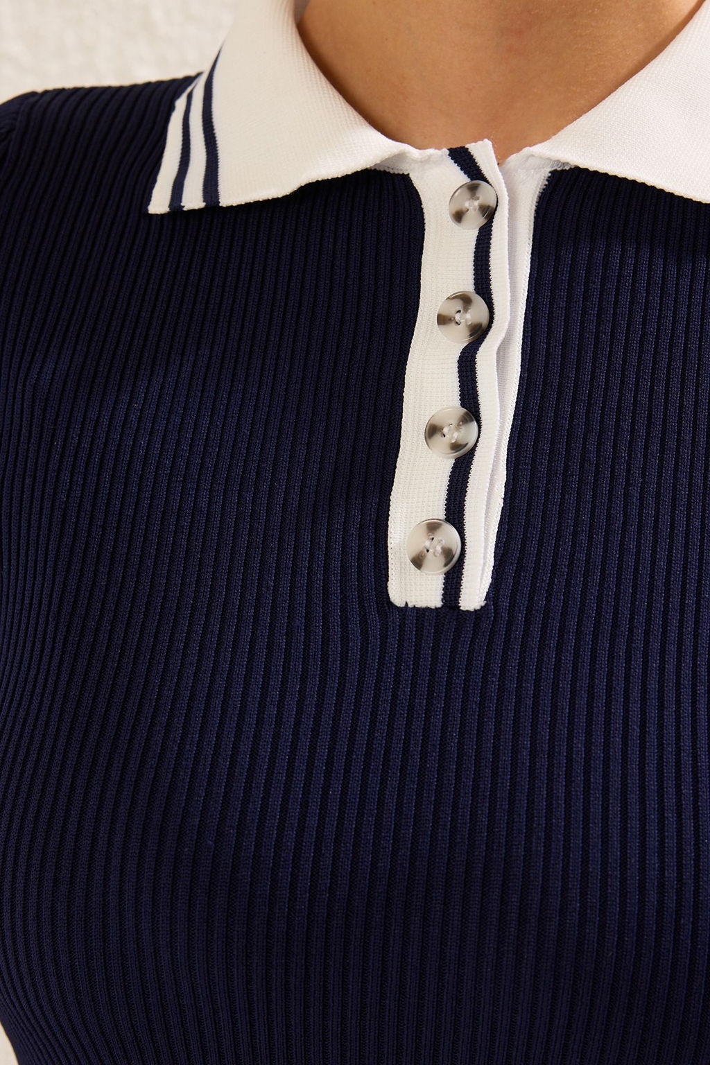 TRENDYOLMILLA Lacivert Renk Bloklu Mini Polo Yaka Triko Elbise TWOSS25EL00308  фото 4