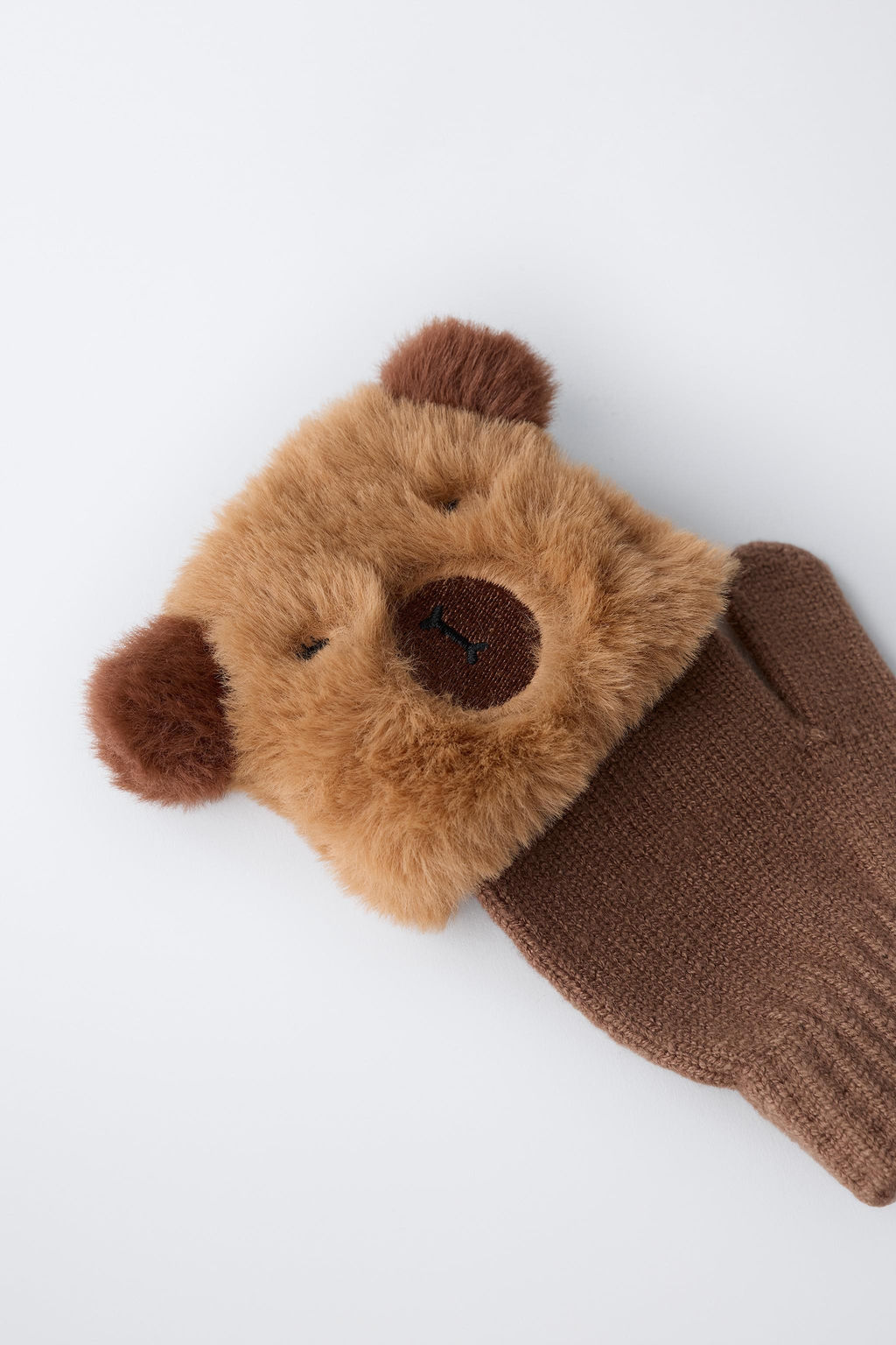 FAUX FUR MITTENS WITH CAPYBARA EMBROIDERY - Zara фото 2