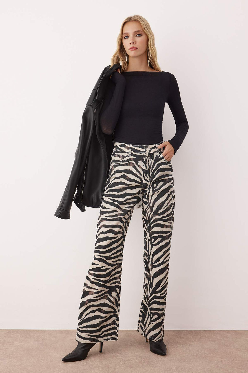 Cok Renkli Zebra Desenli Yuksek Bel Genis Paca Wide Leg Jeans TWOAW26JE00109