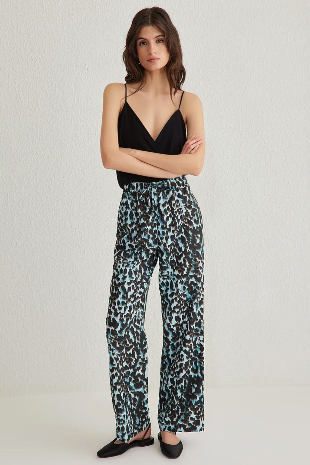 Mavi Beli Lastikli Wide Leg/Genis Paca Leopar Desenli Dokuma Pantolon TWOSS25PL00005