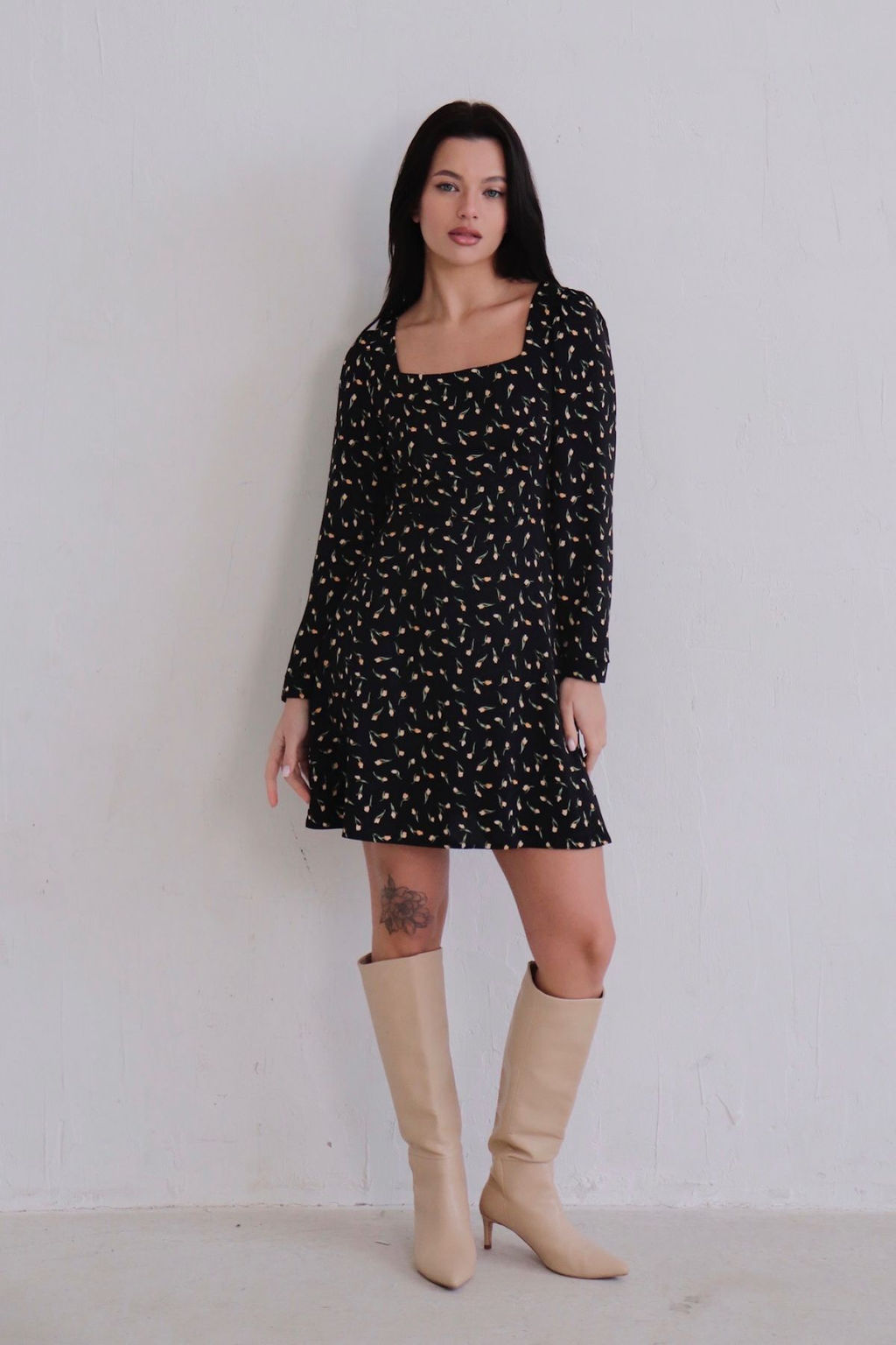 Платье с вырезом каре чёрное в цветок - Martichelli фото 2