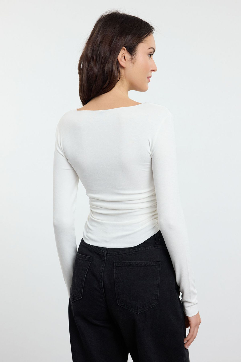 Ekru Viskon/Yumusak Kumasl? Fitted Buzgu/Drape Detayl? Kay?k Yaka Esnek Orme Bluz TWOAW25BZ00225