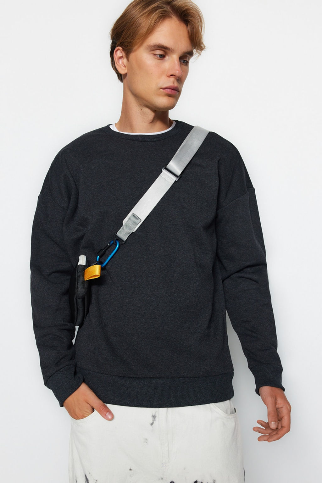 Antrasit Oversize/Genis Kesim Cicek S?rt Bask?l? Ici Polarl?/S?cak Tutan Sweatshirt TMNAW23SW00493