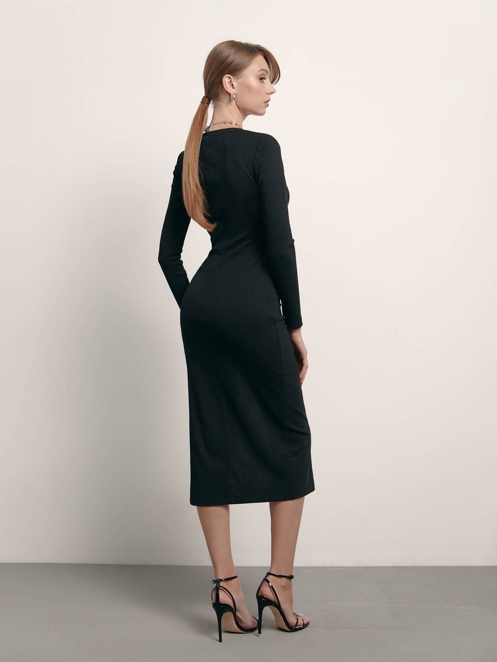 CONTE Прилегающее платье с разрезом и легким мерцанием LPL 1396 black black