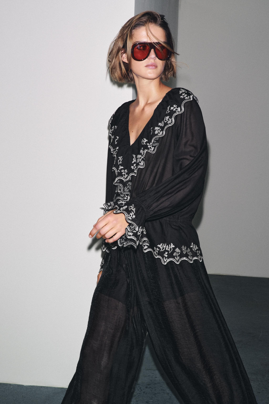 ZW COLLECTION EMBROIDERED RUFFLE BLOUSE - Zara фото 4