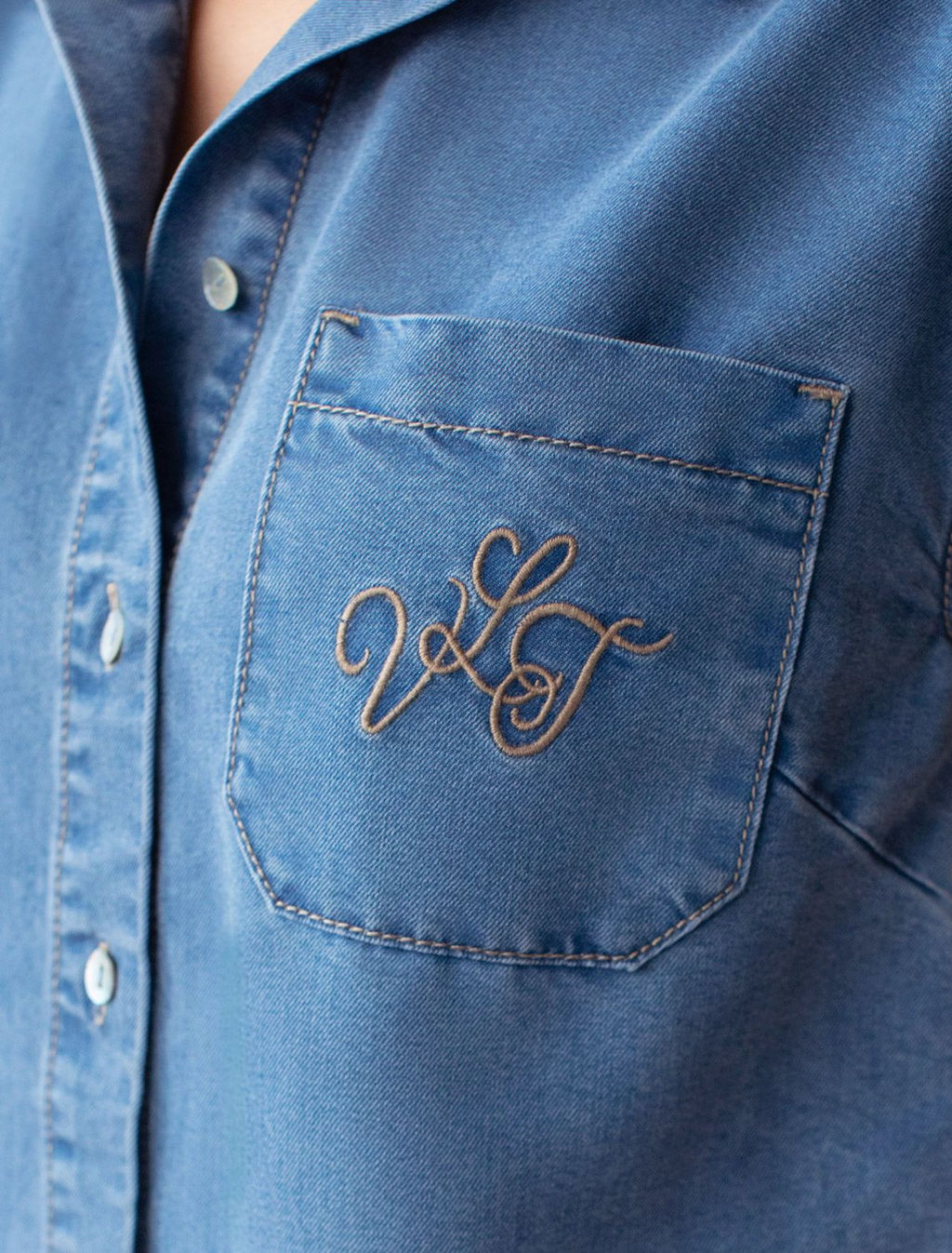 Укороченная блузка с коротким рукавом из джинсового лиоцелла - Vilatte фото 2