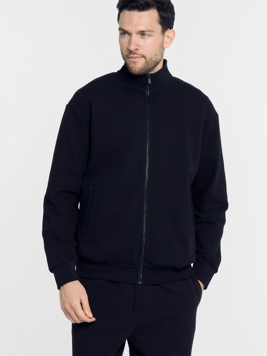 Толстовка мужская в черном цвете