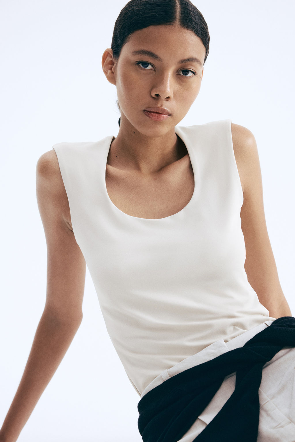 Top sin mangas en microfibra - H&m фото 5