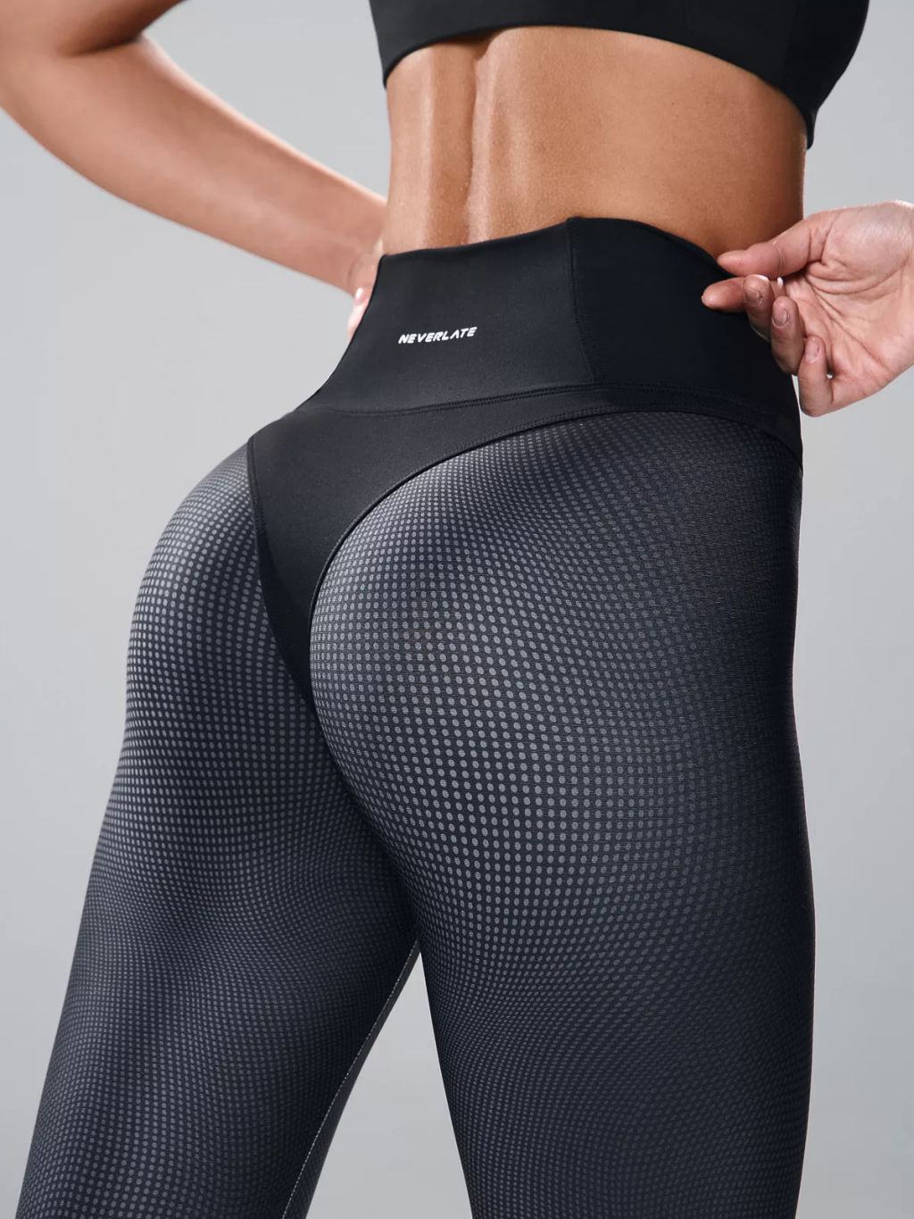 Моделирующие спортивные леггинсы