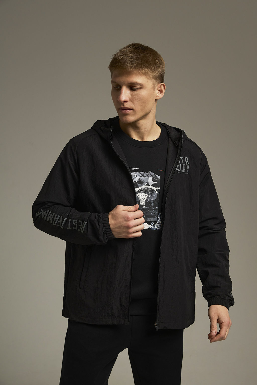 Ветровка Черный