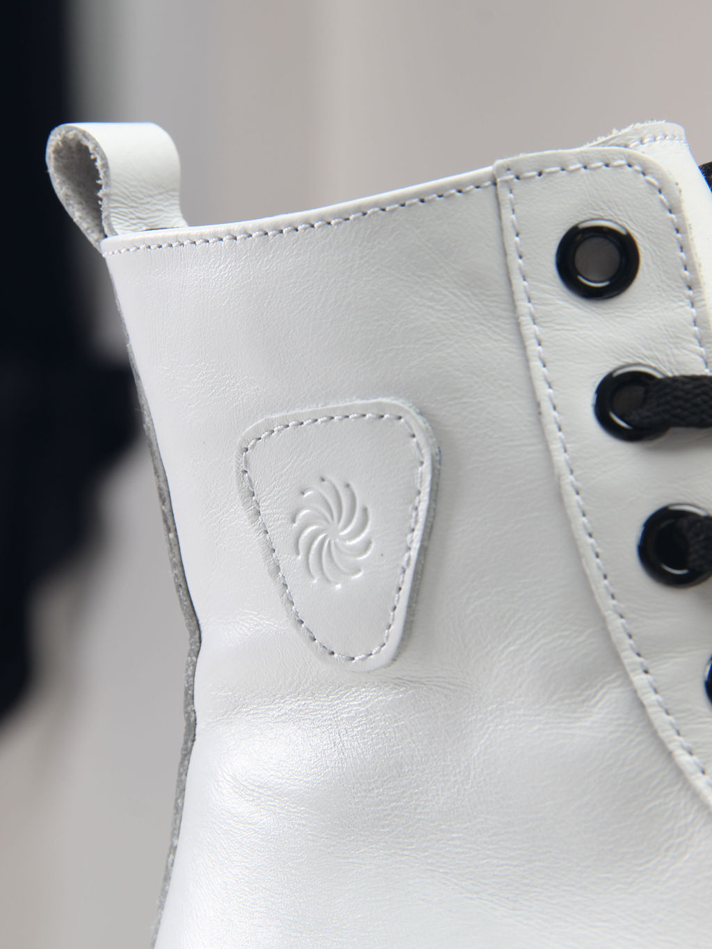 Ботинки 214.1918bl. white/Шерсть