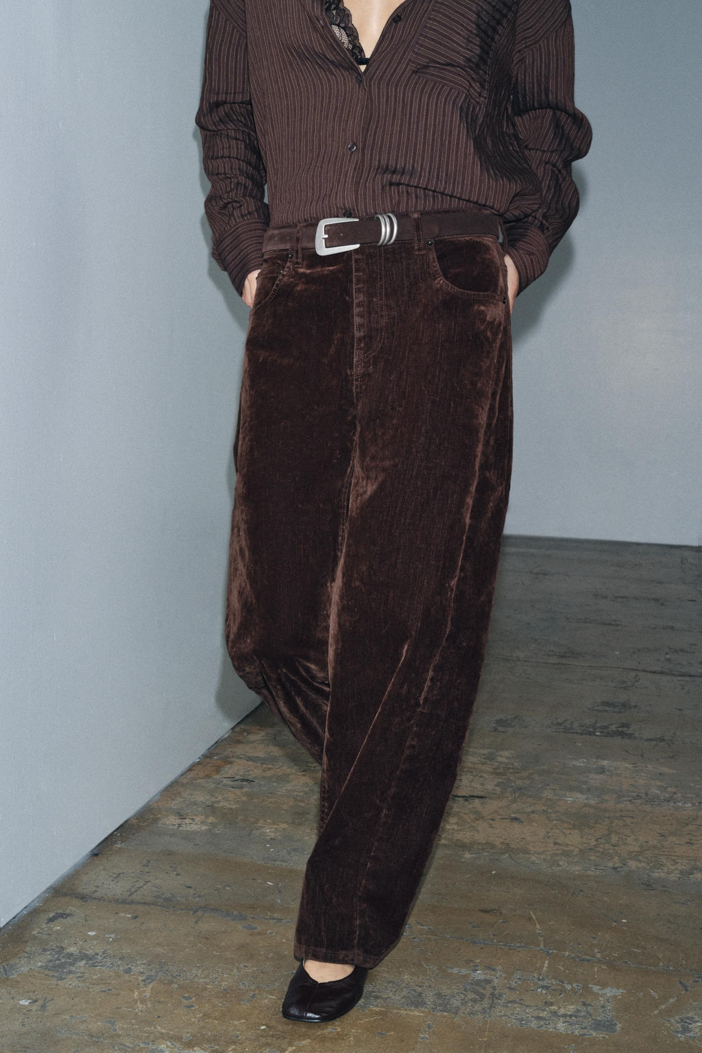 ZW COLLECTION HIGH-WAIST FLOCKED BALLOON JEANS - Zara фото 2