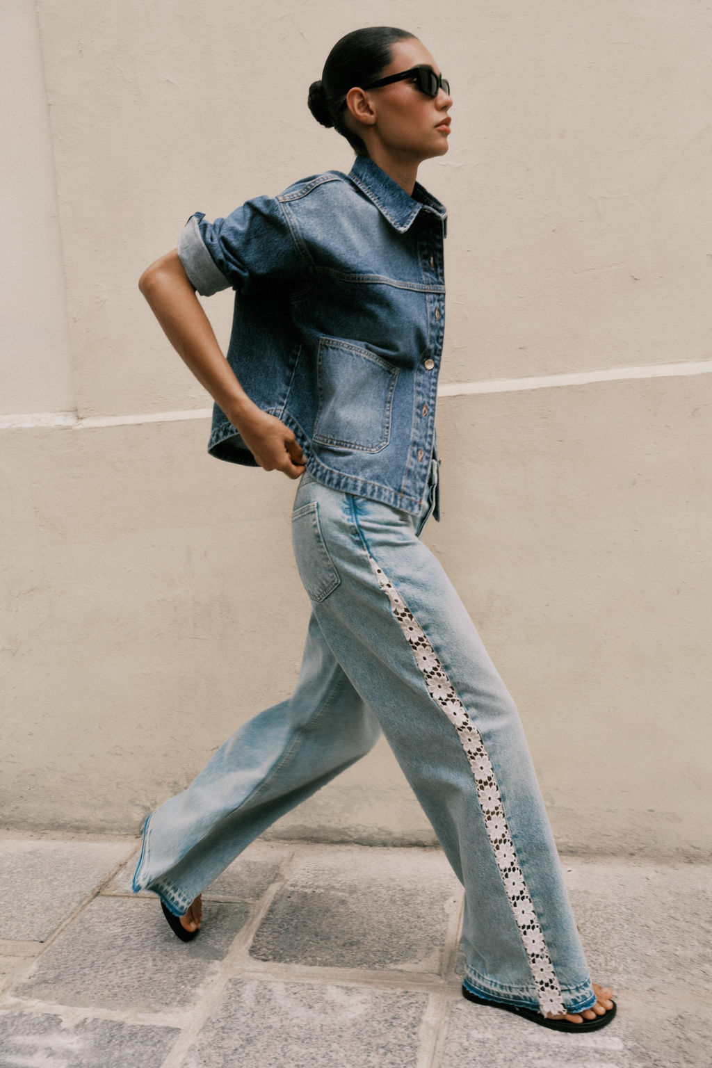 Z1975 WIDE-LEG HIGH-WAIST JEANS WITH CROCHET TRIM - Zara фото 19