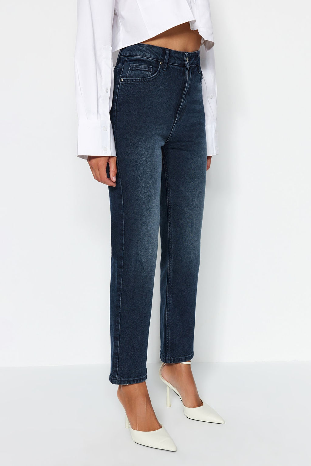 TRENDYOLMILLA Gece Mavisi More Sustainable Yuksek Bel Comfort Straight Jeans TWOAW24JE00091