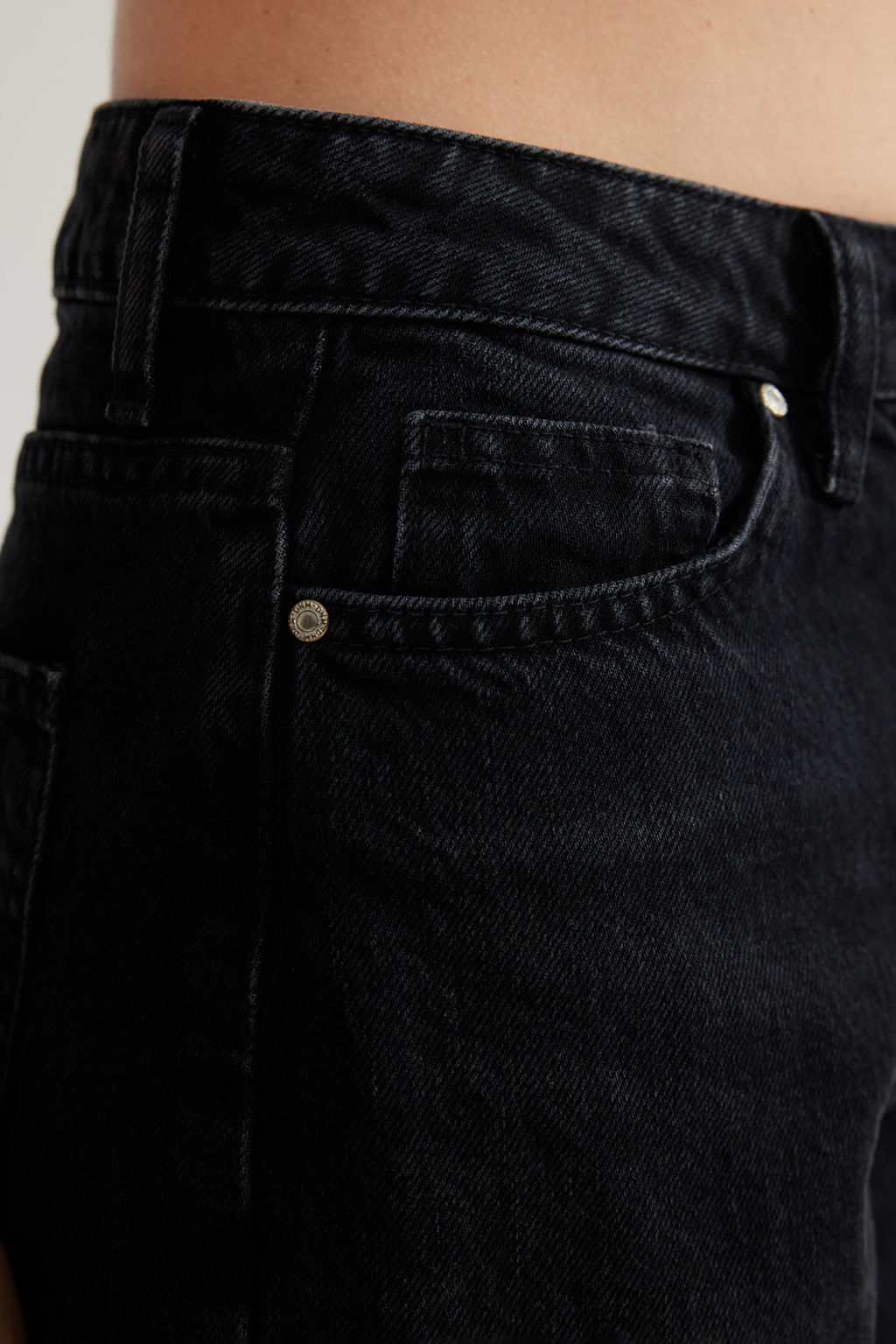 TRENDYOLMILLA Mavi Yuksek Bel Mom Jeans TWOAW24JE00076 фото 17